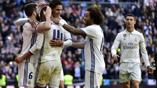 Una manito al Granada: Real Madrid ganó 5-0 en el Bernabéu y sigue en la punta de la Liga Santander