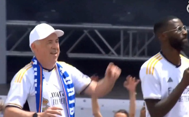 Carlo Ancelotti pidió bailar con Eduardo Camavinga. (Foto: EFE)