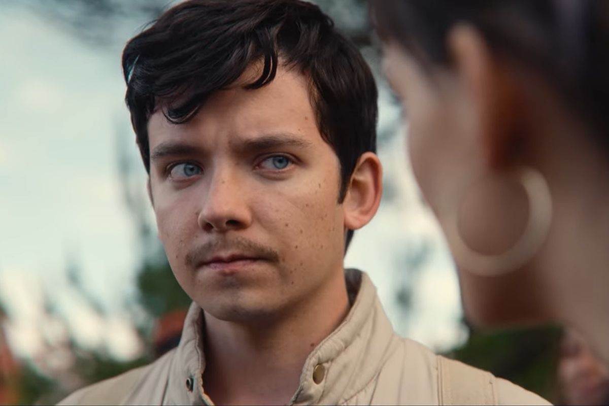 Otis Milburn es un adolescente un tanto inseguro, pero debido a que su madre es una terapeuta sexual, adquiere conocimientos sobre el tema por lo que abre un consultoría sexual en su escuela en "Sex Education" (Foto: Netflix)