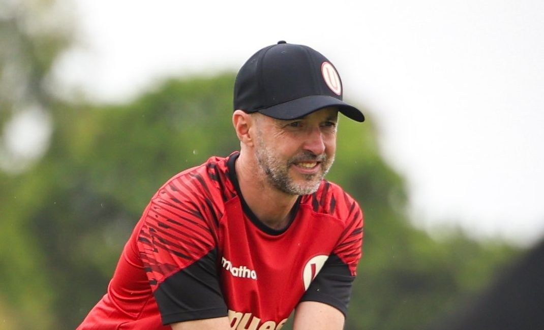 Pese a que la ‘U’ ya inició los trabajos pennsando en la temporada 2026, el delantero senegalés de 30 años aún no pisa suelo peruano y preocupa al hincha crema.