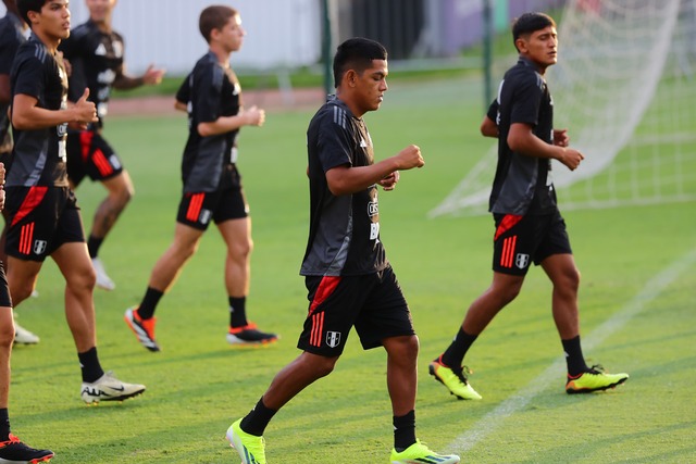 Grimaldo y parte del equipo el entrenamiento realizado en la Videna este sábado 16 de marzo. (Fotos Jesús Saucedo/@photo.gec).