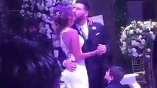¡Y se dieron el sí! El beso entre Messi y Antonella que los declara marido y mujer [VIDEO]