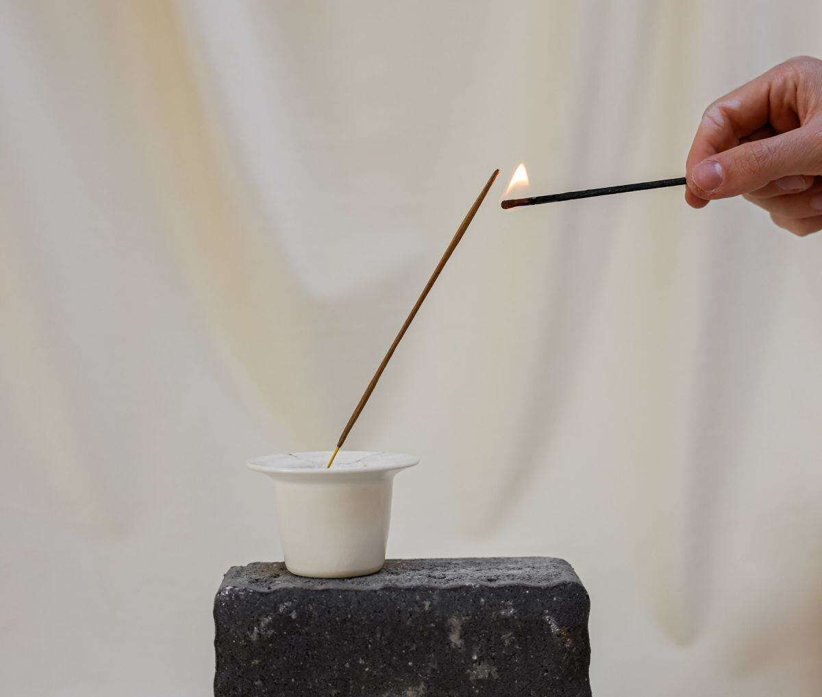 Los inciensos, gracias a sus componentes naturales, son ideales para aromatizar las estancias. (Foto: Cup of Couple / Pexels)