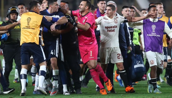 José Carvallo tuvo una reprochable acción tras el partido ante Gimnasia. (Foto: Leonardo Fernández / GEC)