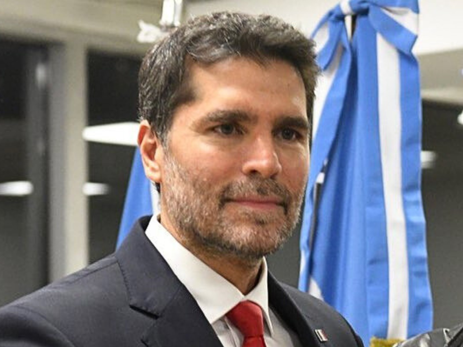 Eduardo Verástegui se destaca como un actor, cantante y productor originario de México. Su trayectoria incluye ser parte fundamental de la agrupación musical Kairo y haber desempeñado roles destacados en variadas producciones televisivas (Foto: Eduardo Verástegui / Instagram)
