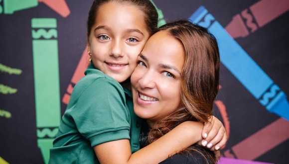 Alaïa junto a su madre. Ambas tienen una conexión muy especial y la presentadora la apoya en todo lo que hace (Foto: Adamari López / Instagram)