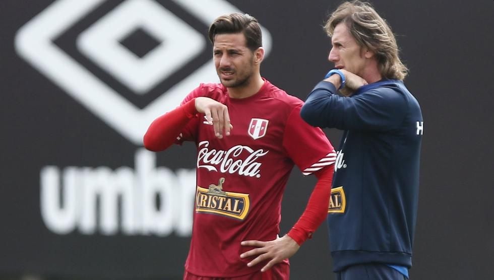Claudio Pizarro junto a Ricardo Gareca en la Videna. (Foto: AFP)