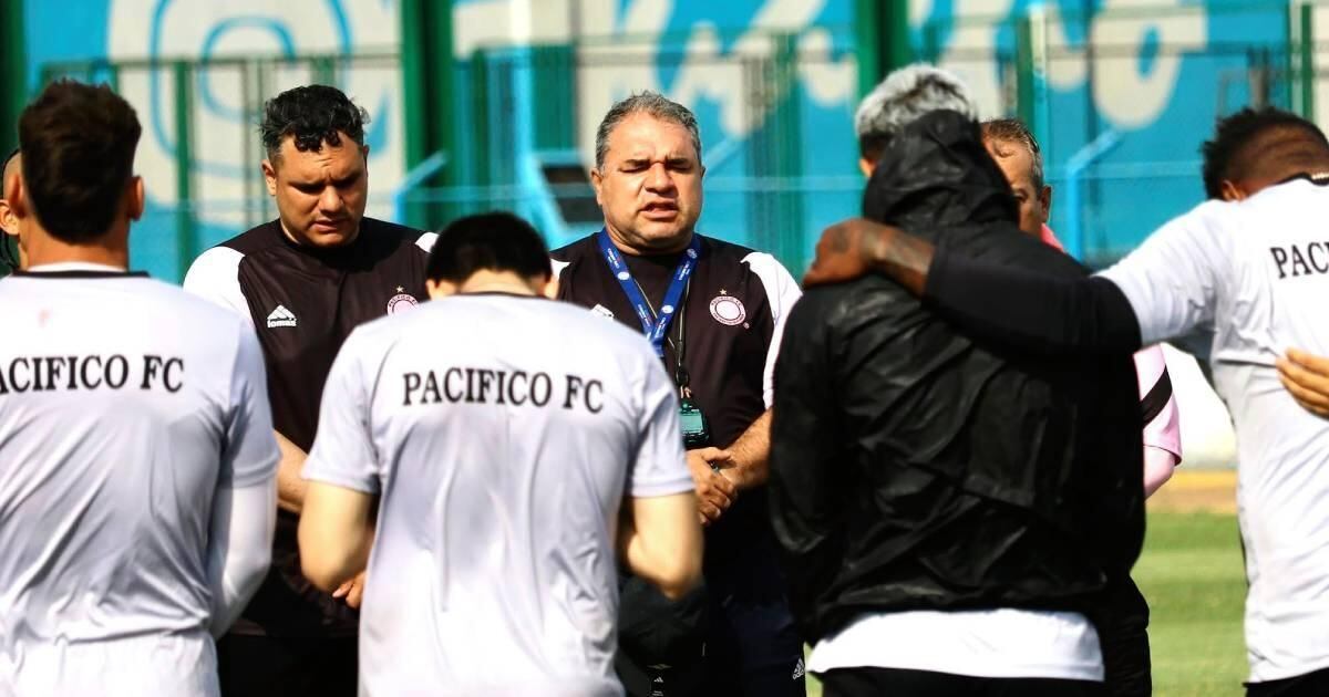 Flores, DT de Pacífico, denuncio un intento de soborno a sus jugadores.