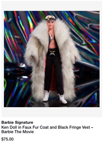 Muñeco Ken usando un abrigo de piel falsa y un chaleco negro de flecos está a la venta por 75 dólares (Foto: Mattel)