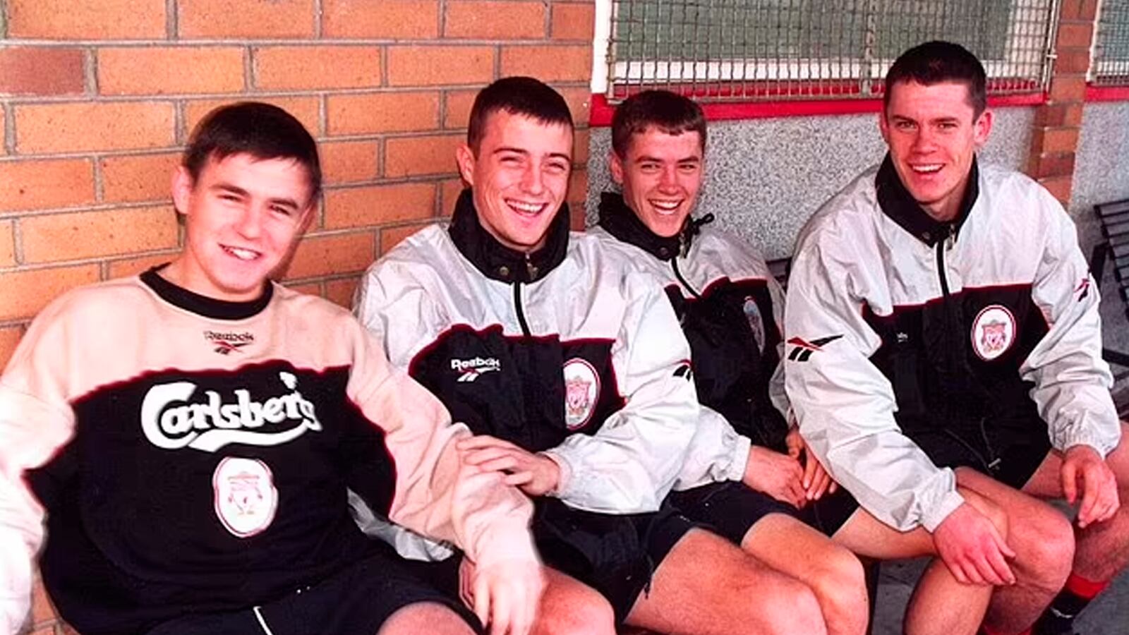 Jamie Cassidy (segundo a la izquierda) con David Thompson, Michael Owen y Jamie Carragher en 1996. (Foto: The Daily Mail)
