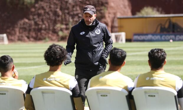 Miguel Rondelli atraviesa su tercera experiencia como entrenador principal. (Cusco FC)