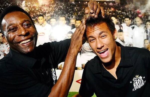 Al igual que Pelé, Neymar brilló esplendorosamente en el Santos de Brasil (Foto: El Universo)