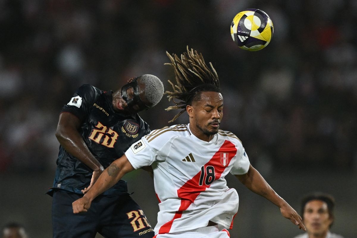 ¡Peruanos en el Azteca! André Carrillo y Joao Grimaldo estuvieron presentes en el debut del Mundial 2026 | Foto: AFP
