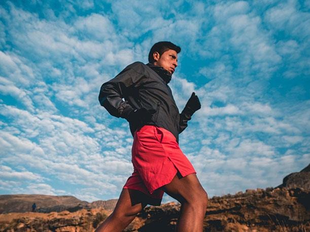 Remigio Huamán volvió a alzarse con el primer lugar en la exigente distancia de 100K, estableciendo un récord de 14h08m11s. (Foto: Facebook)