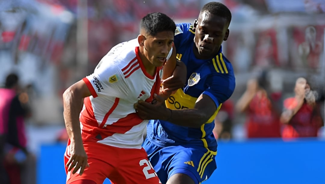 Luis Advíncula no pierde un Superclásico desde mayo de 2023. (Foto: Getty Images)