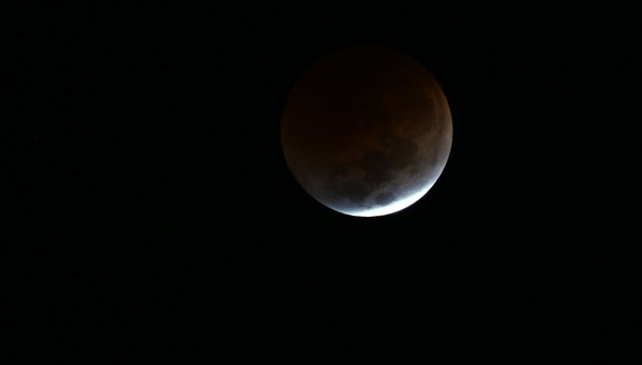 El último eclipse lunar del año será visto en octubre (Foto: Robert Atanasovski / AFP)