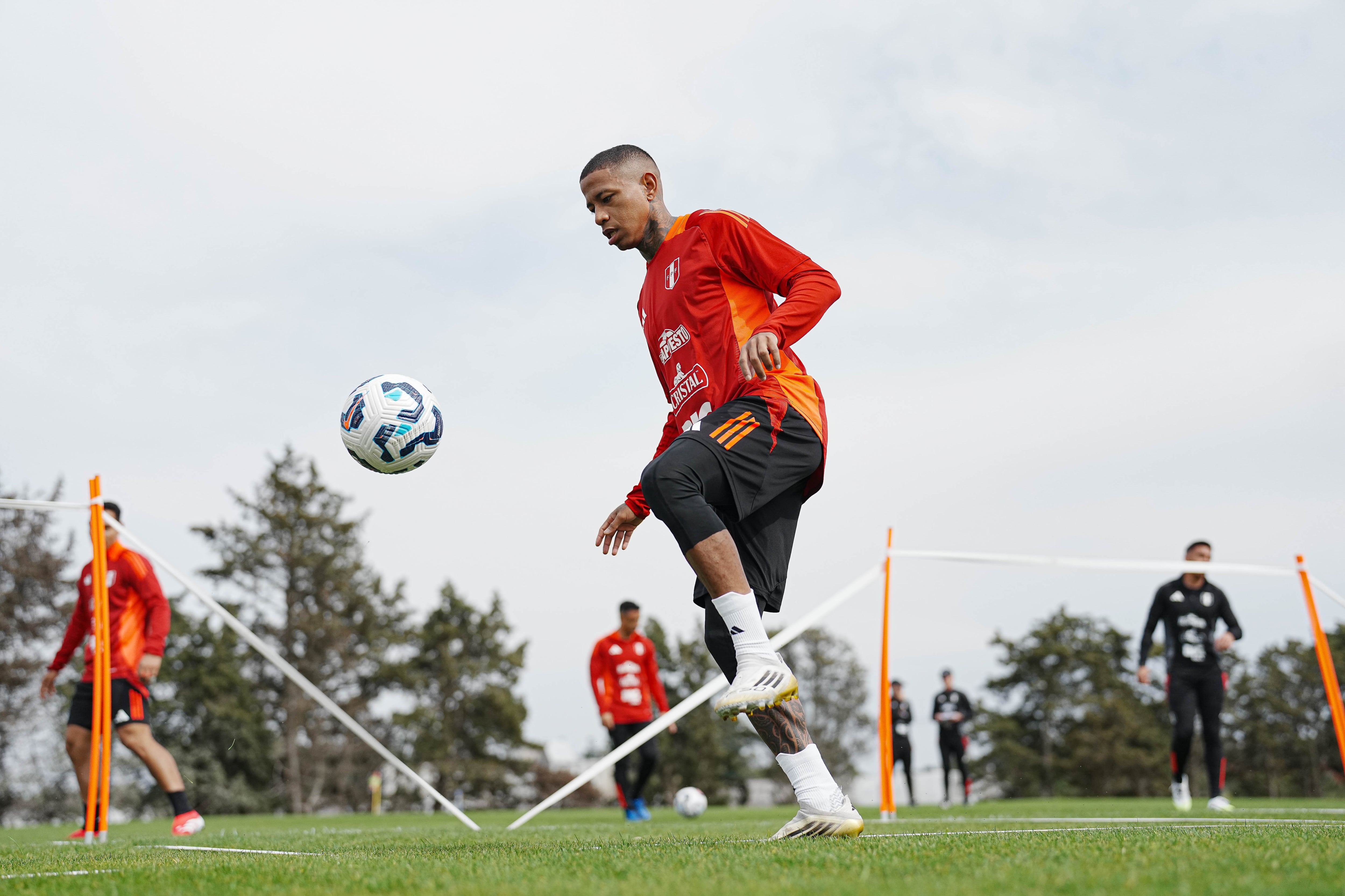 Andy Polo se perfila para ganarse un lugar como extremo por derecha. (Foto: FPF)
