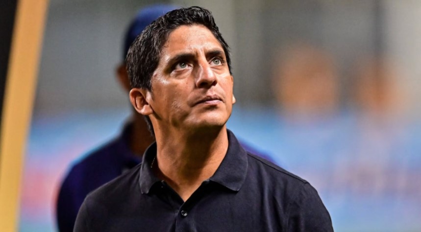 Guillermo Salas dirigió a Alianza Lima hasta mediados del 2023. (Foto: Getty Images)