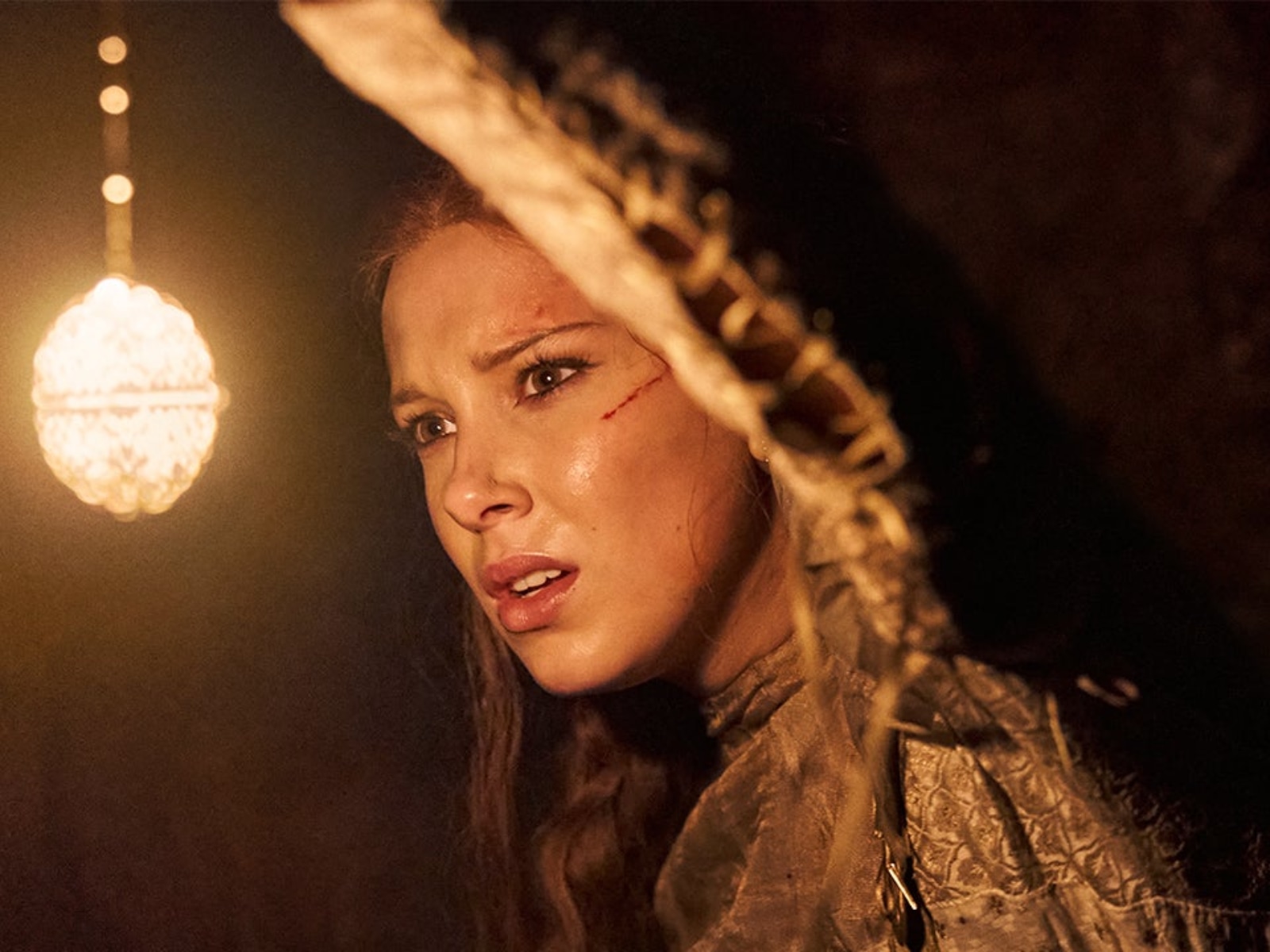 Millie Bobby Brown interpretando a Elodie en la película "Damsel" (Foto: Netflix)