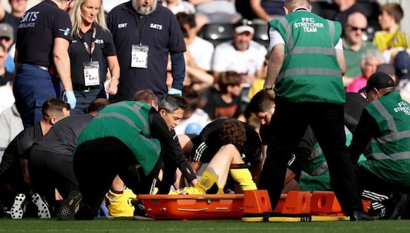 Chris Basham fue atendido por 11 minutos en el terreno de juego por personal médico del estadio. (Foto: Agencias).