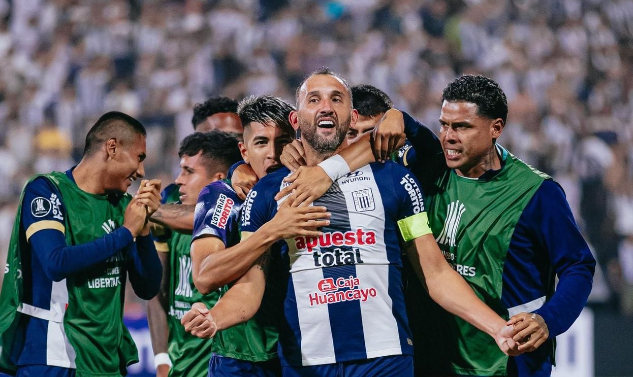 ‘El Pirata’ anotó el gol del triunfo de Alianza Lima sobre Talleres en tiempo de descuento, para seguir con vida en la Copa Libertadores.