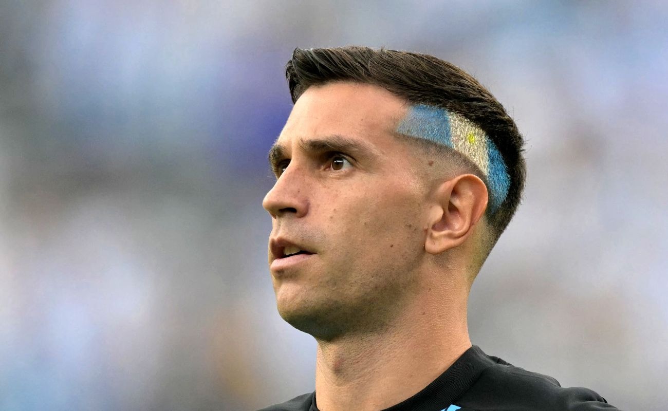 'Dibu' Martínez fue convocado para la última fecha doble de las Eliminatorias al Mundial 2026, frente a Venezuela y Ecuador. (Foto: AFP)