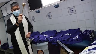 Fe y tradición íntima: camisetas blanquimoradas recibieron la bendición antes del duelo ante Llacuabamba