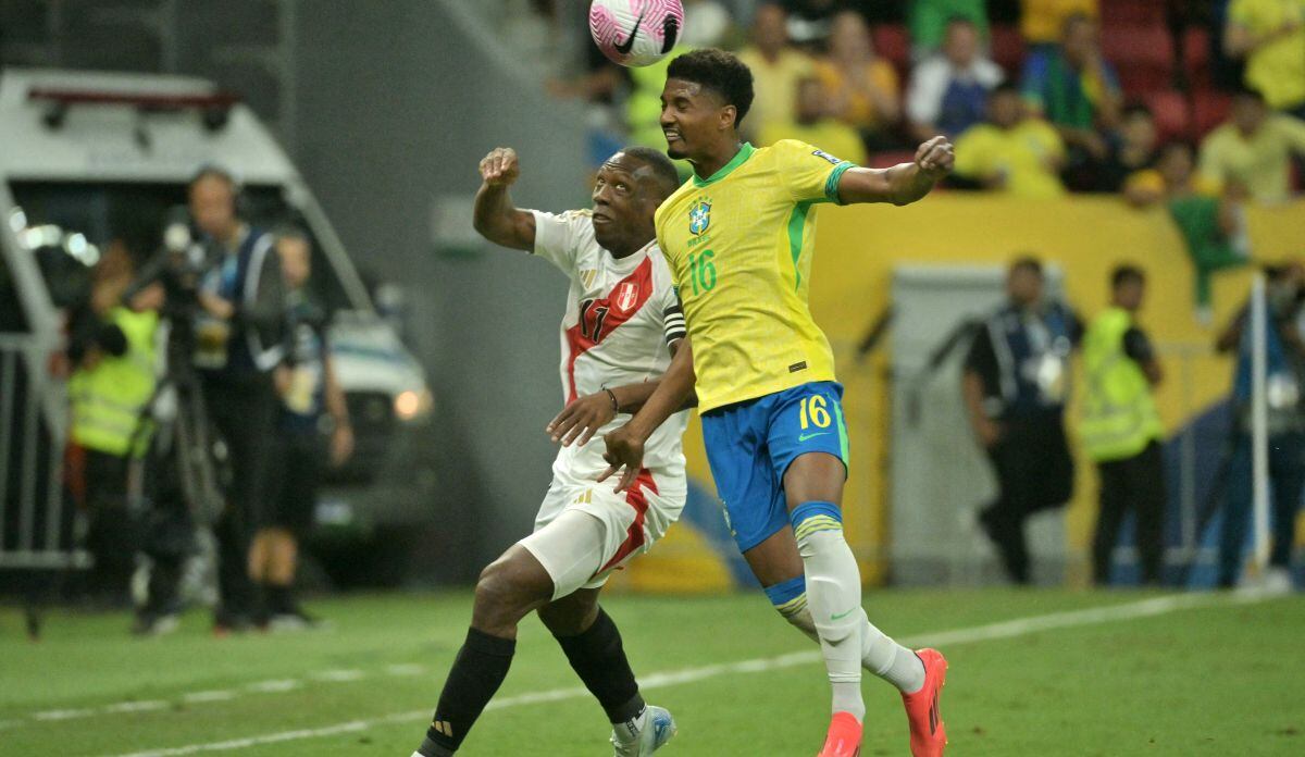 Perú está a seis puntos de la zona de repechaje en las Eliminatorias 2026. (Foto: AFP)