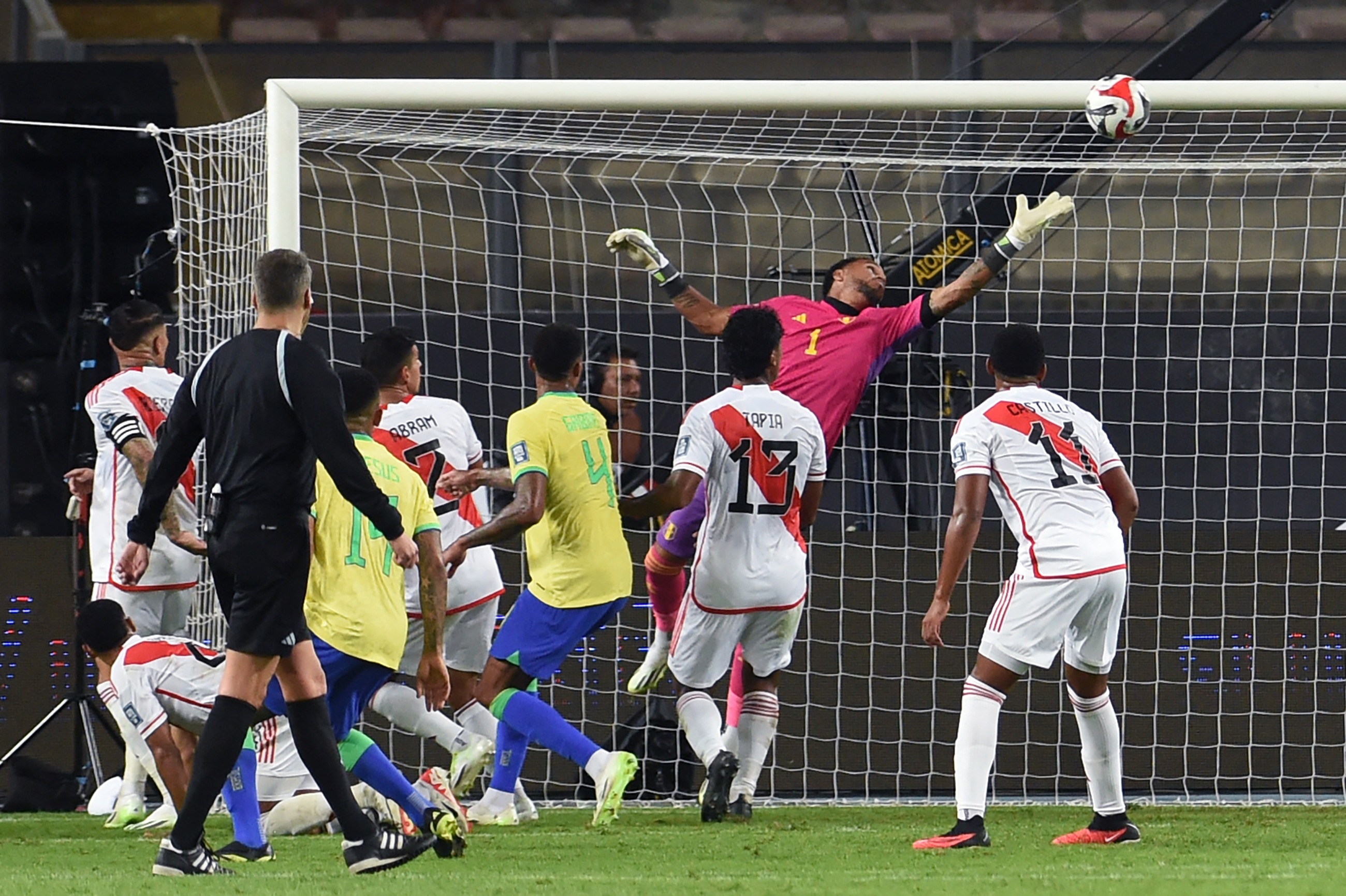 Perú perdió ante Brasil por un descuido en los minutos finales. (Foto: AFP)