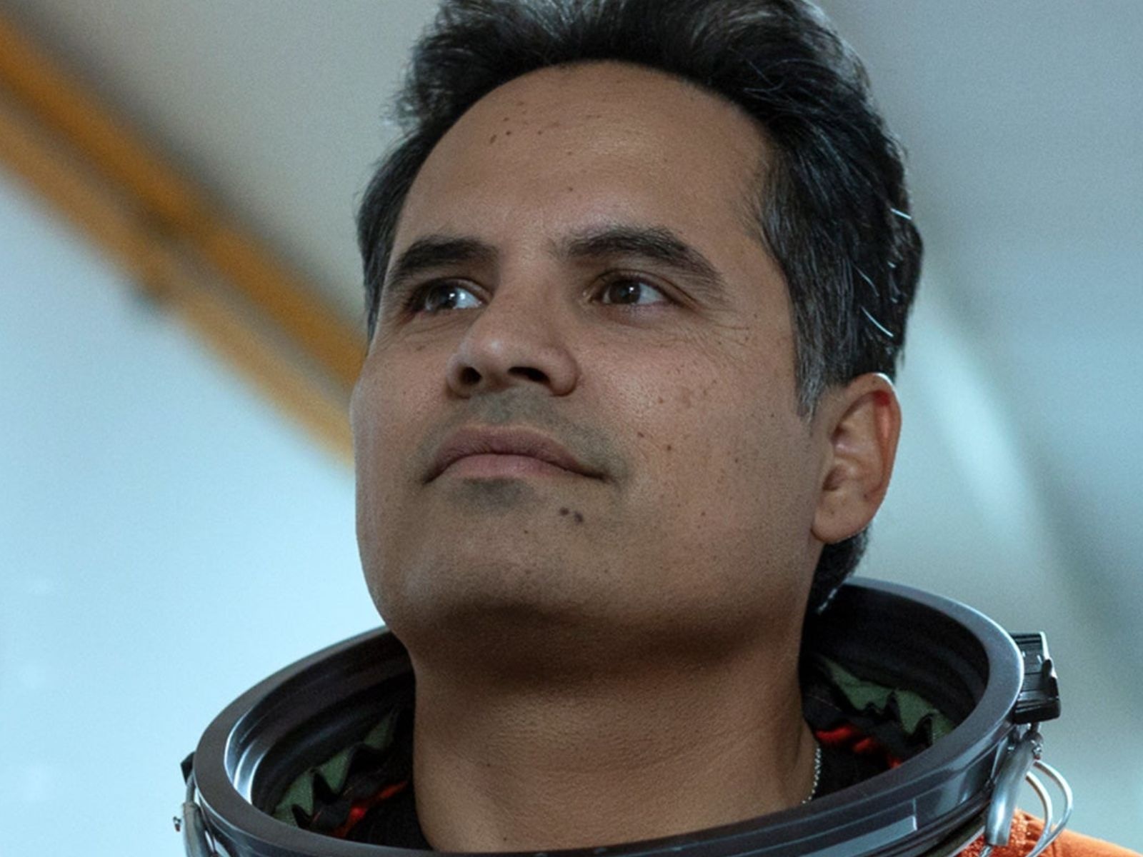 Michael Peña es el protagonista de la película "A Million Miles Away" (Foto: Amazon Studios)