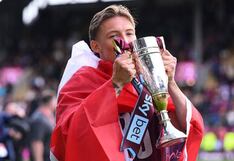 ¡Orgulloso con la bandera de Perú! Oliver Sonne y un emotivo festejo con Burnley, tras ascenso