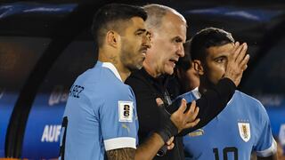 Suárez vs. Bielsa, un lío que divide: el impacto en Uruguay y cómo influye a poco del partido con Perú