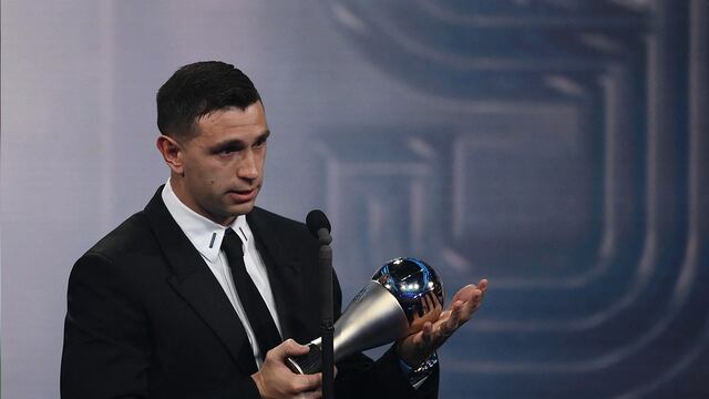 Manos de campeón: ‘Dibu’ Martinez fue elegido como mejor portero en el FIFA The Best