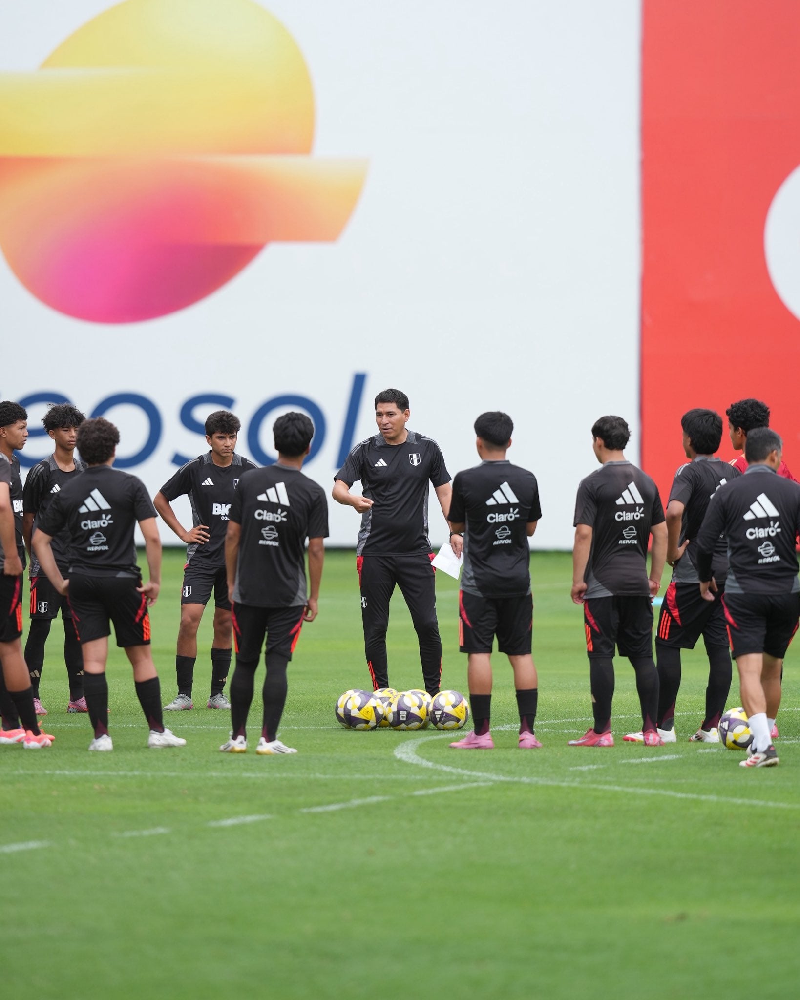 Apenas fue nombrado, inició sus trabajos al mando de la selección Sub 15.