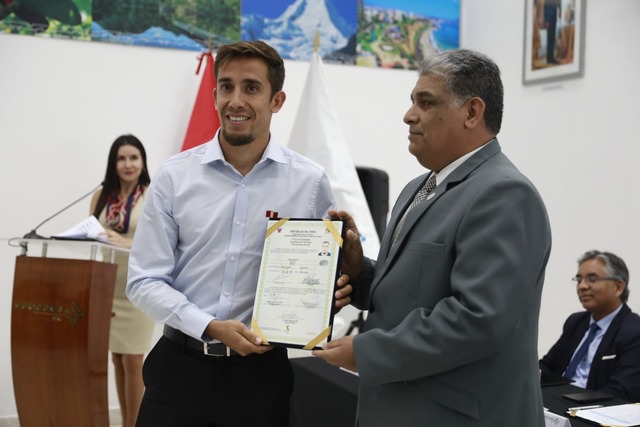 Martín Pérez Guedes juramentó como peruano. (Foto: Julio Reaño / GEC)