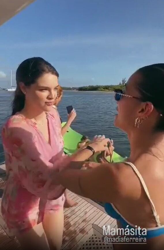 Nadia Ferreira bailando con Greeicy (Foto: captura de pantalla/historia de Instagram)