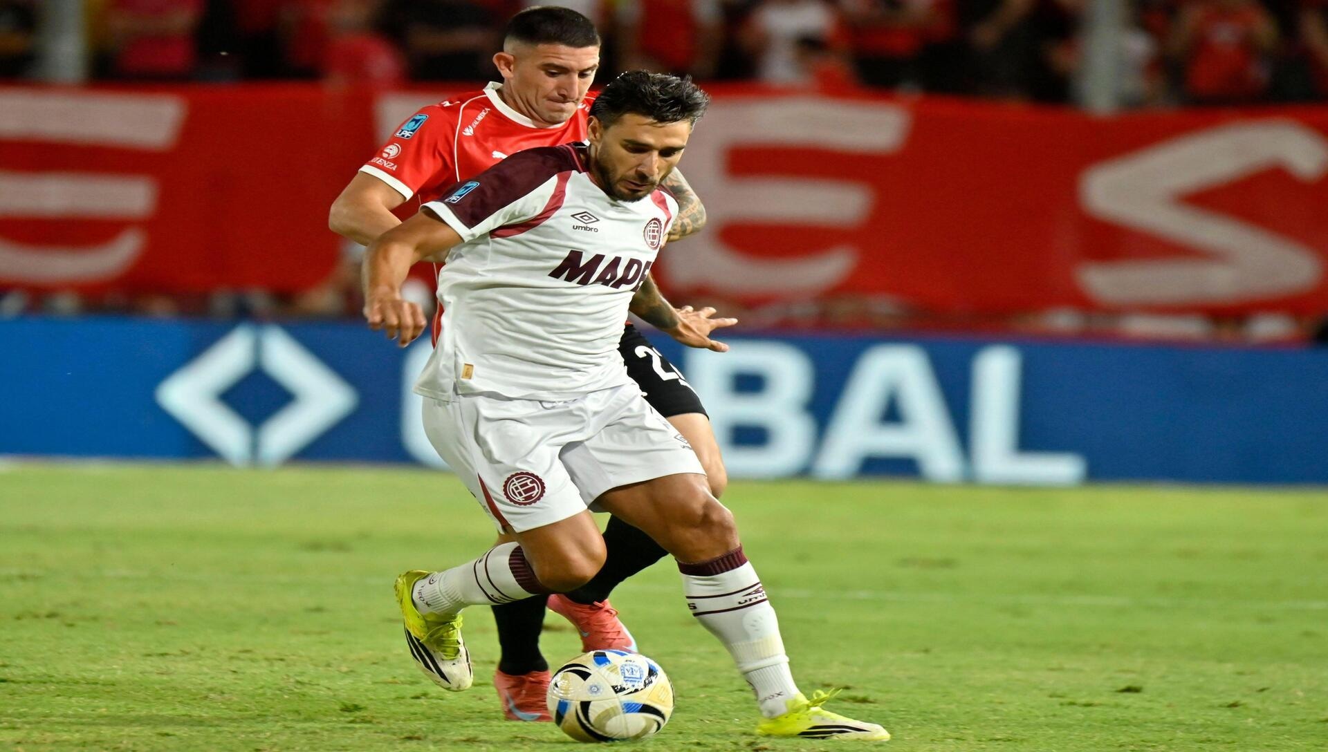 El equipo argentino buscará conseguir un buen resultado como local en la ida de la Recopa Lanús vs Flamengo (Crédito: Alamy Stock Photo).
