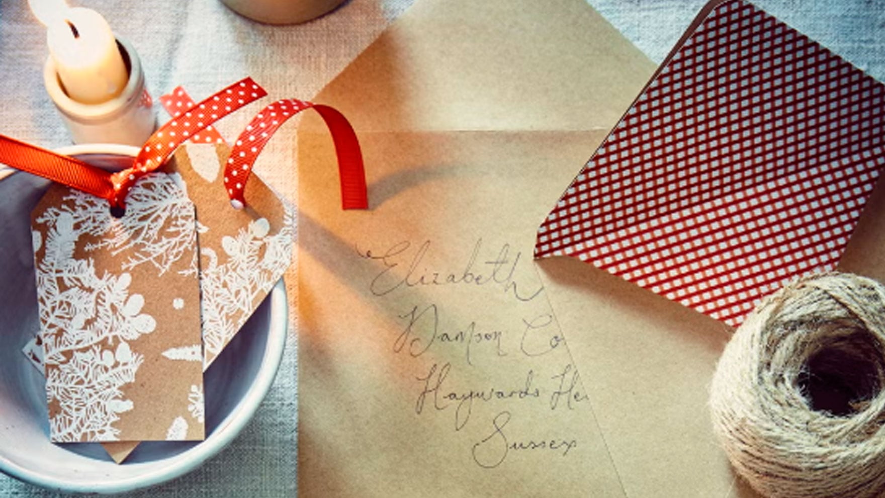 Prepara una tarjeta con uno de estos saludos para desear una Feliz Navidad 2024 a tus seres queridos. (Foto: iStock)