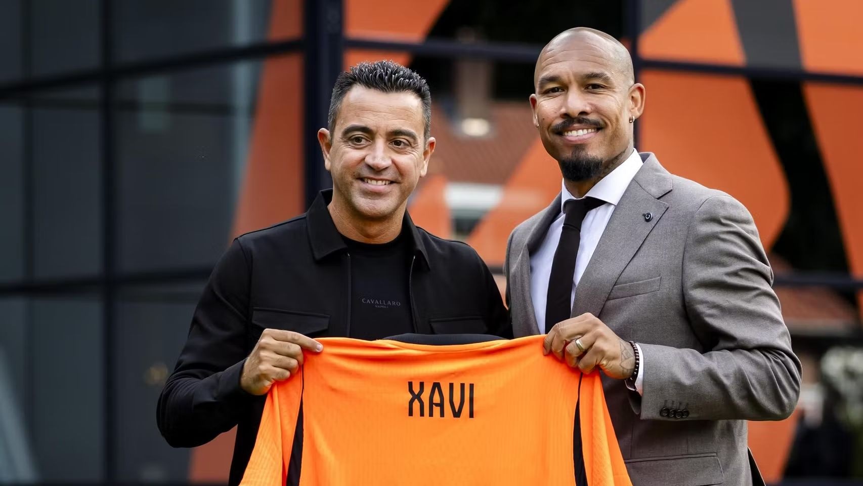 El director deportivo del seleccionado europeo, Nigel de Jong, se animó a mencionar a los candidatos que consideró antes que el ex entrenador del FC Barcelona. (Foto: EFE)
