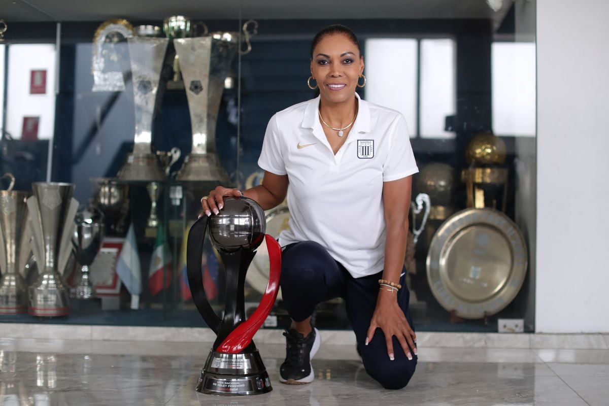 Cenaida Uribe es jefa de vóley del Club Alianza Lima, Campeón de la Liga (FOTO: ALESSANDRO CURRARINO / EL COMERCIO)