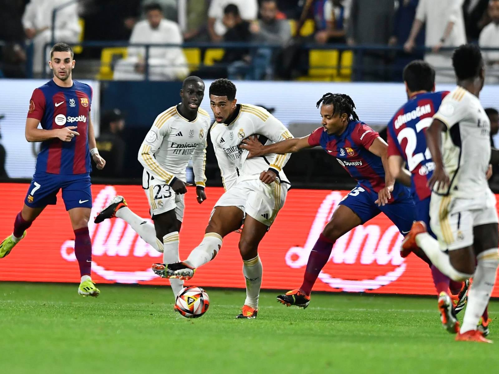 Real Madrid y Barcelona jugarán el 21 de abril próximo. (Foto: EFE)