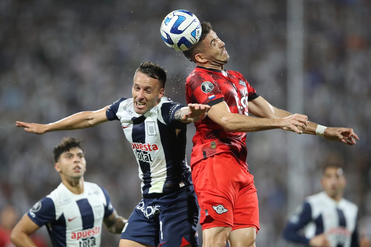 Alianza Lima perdió 2-1 ante Libertad en el último partido entre ambos por Copa Libertadores. (Foto: EFE/ Paolo Aguilar).