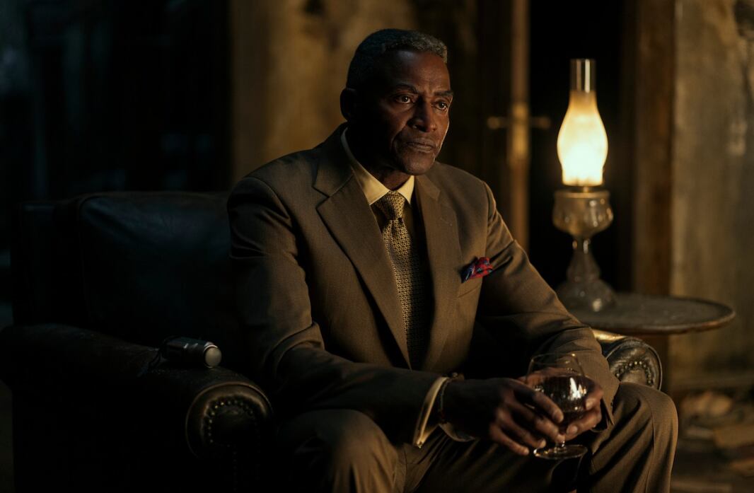 Carl Lumbly como C. Auguste Dupin en "La caída de la casa Usher" (Foto: Netflix)