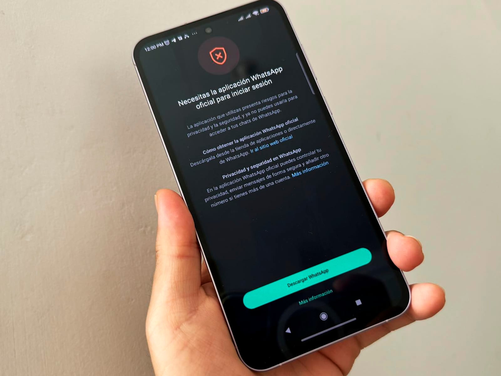 WHATSAPP | De esta manera aparecerá en tu celular que no puedes seguir usando WhatsApp. (Foto: MAG - Rommel Yupanqui)