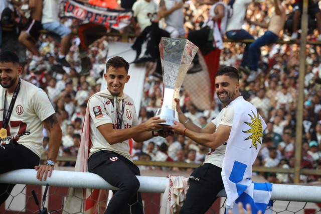 La celebración de Universitario en el Estadio Monumental. (Foto: Leonardo Fernández / GEC)