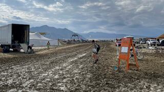 Burning Man: miles de personas varadas y la investigación de una muerte opacan el festival