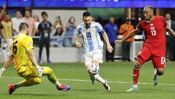 Lionel Messi tuvo sus opciones para marcar, sin embargo, no estuvo fino al momento de definir sobre el meta canadiense. (Foto: EFE)