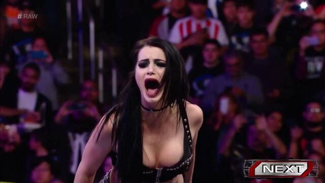 Con el pie derecho: Paige venció a Sasha Banks en su primer combate oficial desde su regreso a RAW [VIDEO]