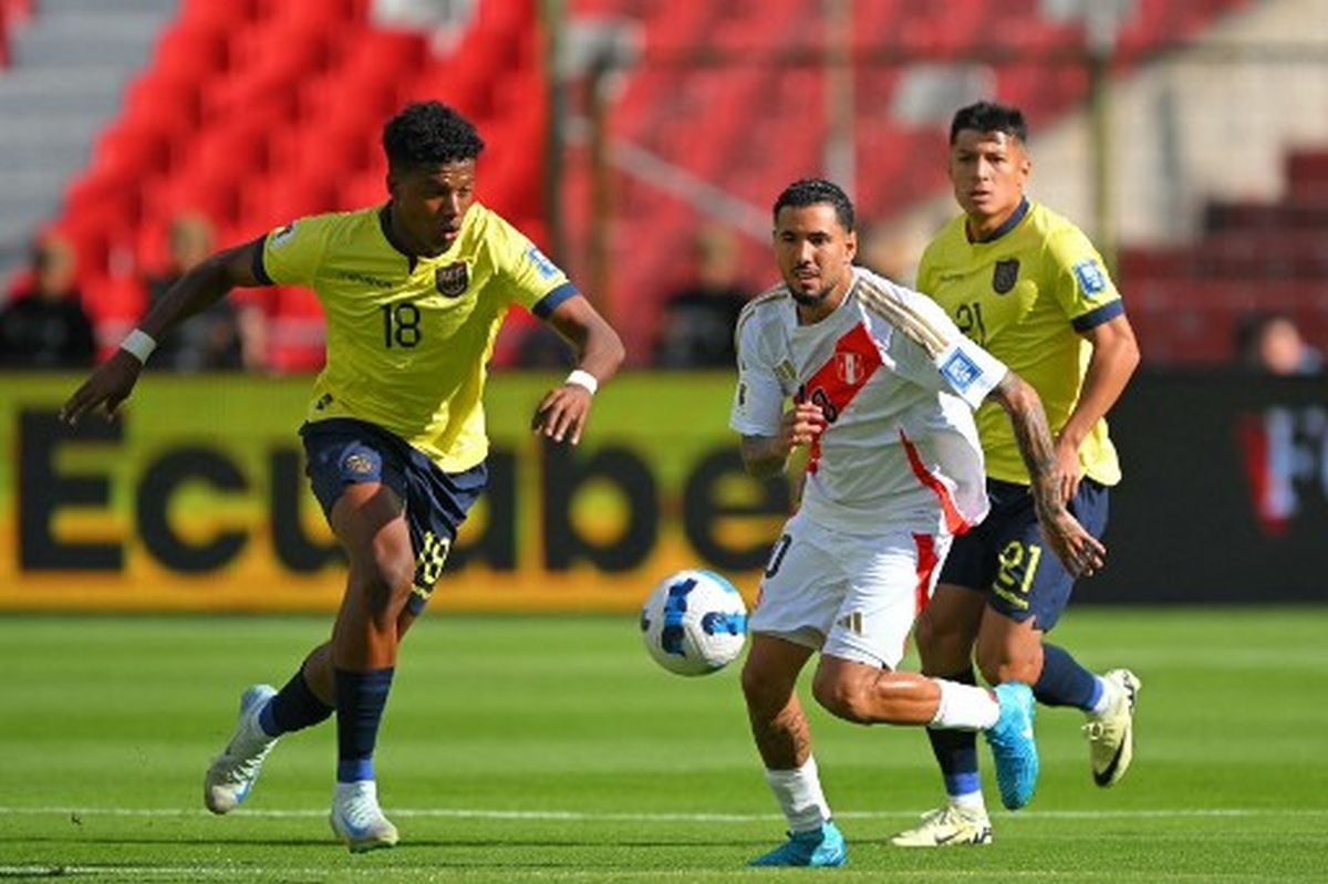 Perú cayó por 1-0 ante Ecuador en la primera vuelta de las Eliminatorias 2026. (Foto: AFP)