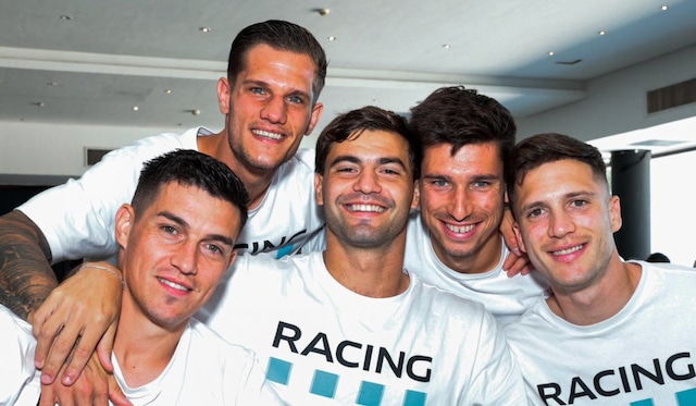 El impactante recibimiento al plantel de Racing en Buenos Aires. (Foto: Racing)
